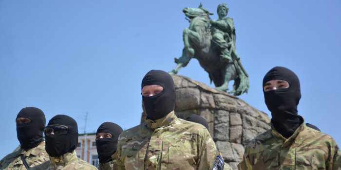 В Киеве власти вводят усиленный режим безопасности В Киеве власти вводят усиленный режим безопасности
