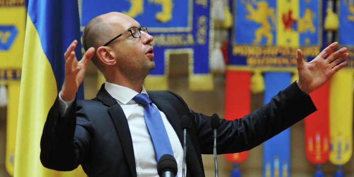 Царев: Яценюк может досрочно заменить Порошенко на посту президента Царев: Яценюк может досрочно заменить Порошенко на посту президента