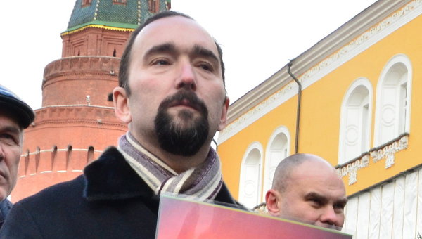Американец возле Кремлевской стены угрожал русским майданом Американец возле Кремлевской стены угрожал русским майданом