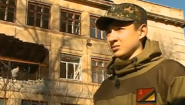 Школьники Донбасса взяли в руки оружие, чтобы защищать Родину