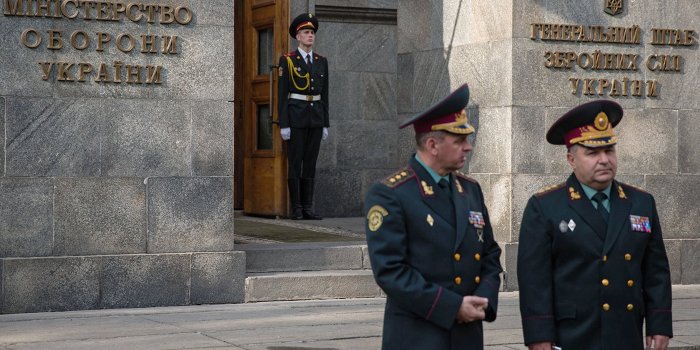 Минобороны Украины разворовывает стрелковое оружие железнодорожными составами Минобороны Украины разворовывает стрелковое оружие железнодорожными составами