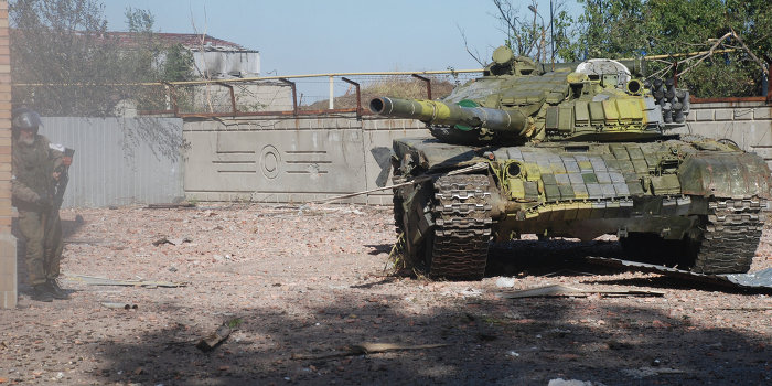 В спальном районе Донецка ведутся танковые бои