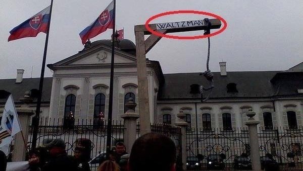 В Братиславе словаки скандировали президенту Украины «Фашист! Фашист!»