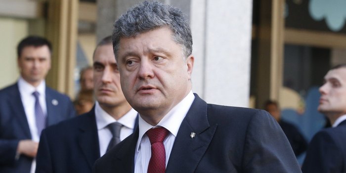 Молдавия встретила украинского президента плакатами «Петр кровавый»