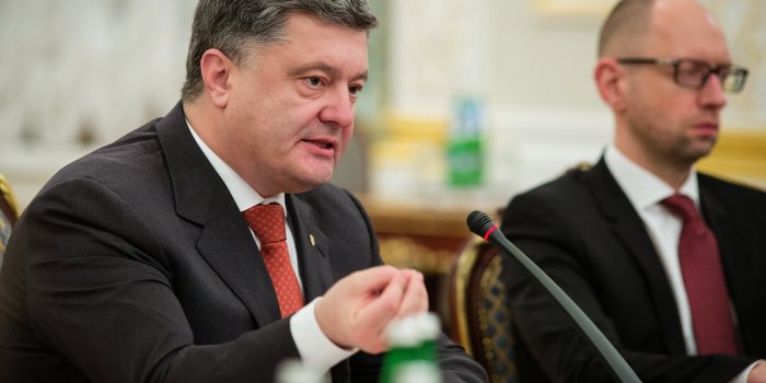 Порошенко запретил поставлять лекарства на территорию ДНР и ЛНР Порошенко запретил поставлять лекарства на территорию ДНР и ЛНР