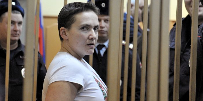 Летчица Савченко разрабатывает законы для Украины прямо из камеры СИЗО Летчица Савченко разрабатывает законы для Украины прямо из камеры СИЗО