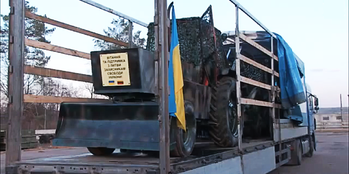 Два бронированных житомирско-литовских трактора отправились помогать убивать дончан