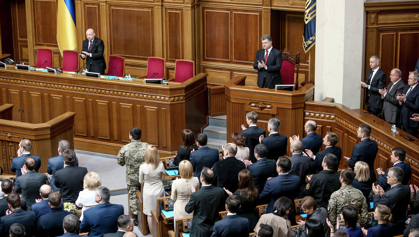Украинская Рада с первых минут работы наплевала на Конституцию