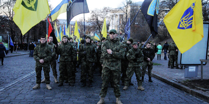 Комбат-депутат Семенченко: Армия погрязла в пьянстве и рейдерских захватах