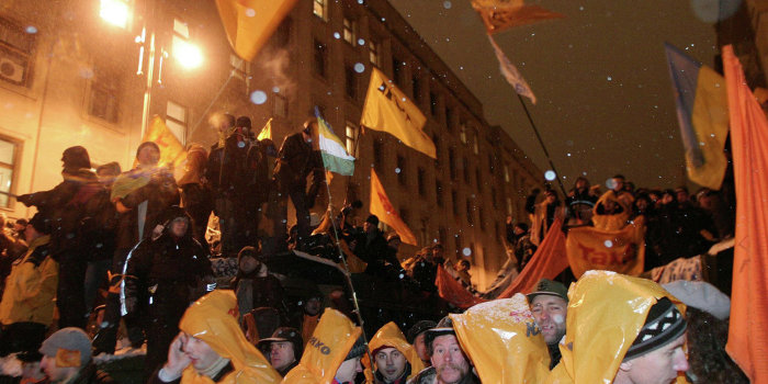 Посол Украины Дещица угрожает Варшаве «оранжевым майданом»