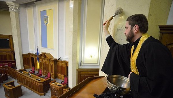 Придет момент, и придется после всей этой нечисти кресла менять и кнопки выковыривать Придет момент, и придется после всей этой нечисти кресла менять и кнопки выковыривать