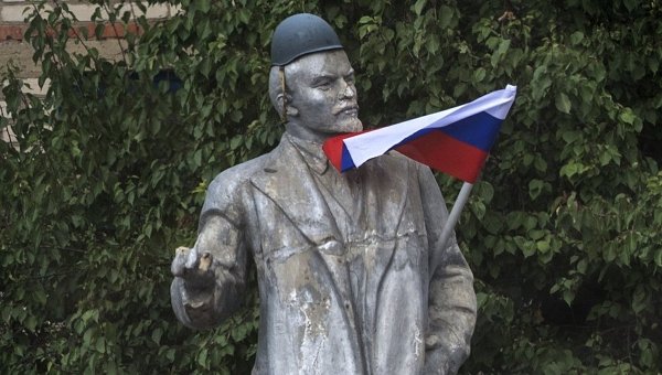 Стоят они над пропастью во лжи Стоят они над пропастью во лжи