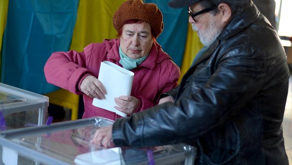 Порошенко: Киев готов начать процесс децентрализации власти Порошенко: Киев готов начать процесс децентрализации власти