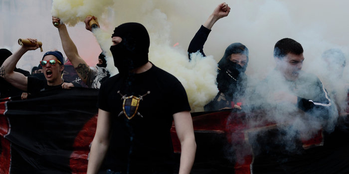 «Ультрас» устроили массовую драку в центре Киева «Ультрас» устроили массовую драку в центре Киева