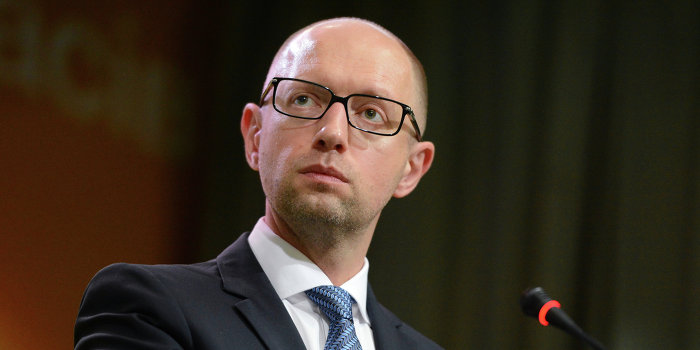 Победа Яценюка расколола украинское правительство Победа Яценюка расколола украинское правительство
