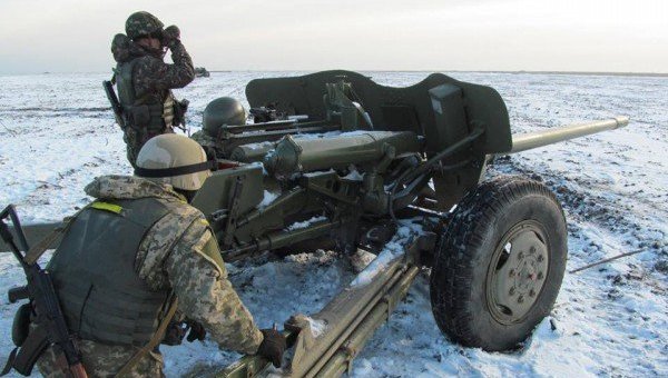 Киев обещает начать отвод тяжёлой техники в Донбассе после полного прекращения огня Киев обещает начать отвод тяжёлой техники в Донбассе после полного прекращения огня