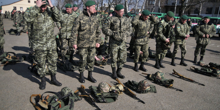 Украинские военные массово отказываются воевать в Донбассе Украинские военные массово отказываются воевать в Донбассе
