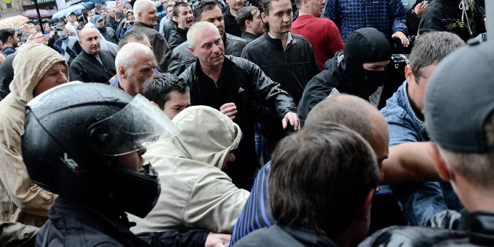 В Сумах депутатам подготовили в подарок виселицу В Сумах депутатам подготовили в подарок виселицу