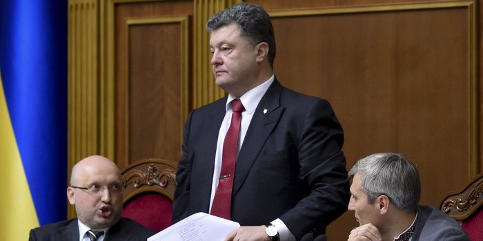 Порошенко решил отменить внеблоковый статус Украины Порошенко решил отменить внеблоковый статус Украины