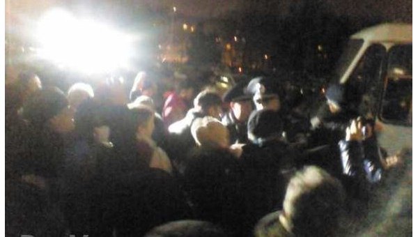 В Одессе боевики майдана терроризируют мирных жителей В Одессе боевики майдана терроризируют мирных жителей
