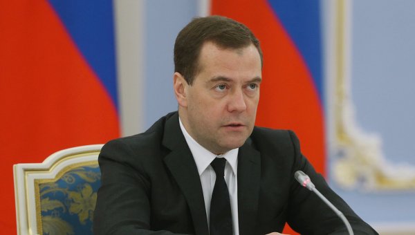 Медведев: В РФ начинает работу комиссия по оказанию гуманитарной помощи Донбассу Медведев: В РФ начинает работу комиссия по оказанию гуманитарной помощи Донбассу