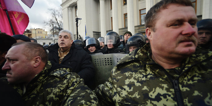 Оппозиция, выступавшая против «диктатуры Януковича», разгоняет кредитный майдан Оппозиция, выступавшая против «диктатуры Януковича», разгоняет кредитный майдан