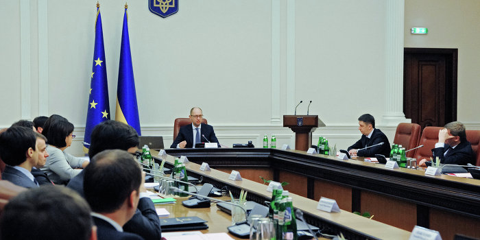 Налоговая реформа: Яценюк будет отбирать имущество у украинцев Налоговая реформа: Яценюк будет отбирать имущество у украинцев