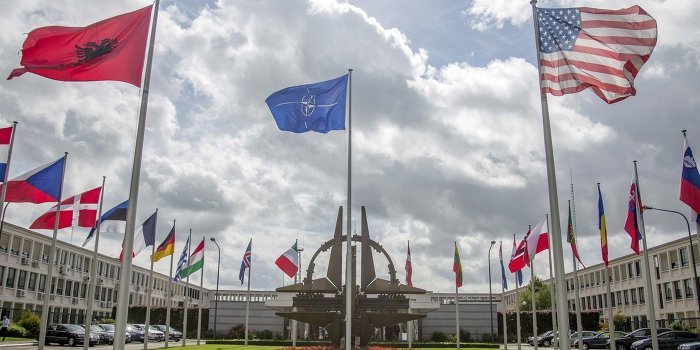 НАТО начинает готовить сержантов украинской армии к войне НАТО начинает готовить сержантов украинской армии к войне