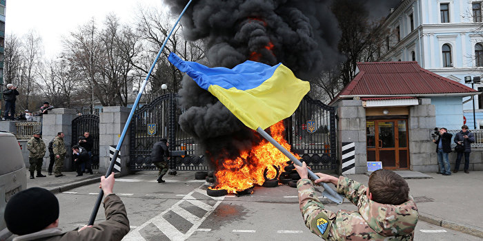 Экс-министр МВД Украины: страна стала плацдармом геополитического сражения Экс-министр МВД Украины: страна стала плацдармом геополитического сражения