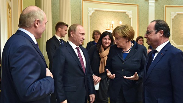 Путин, Меркель и Олланд обсудили соблюдение режима прекращения огня в Донбассе Путин, Меркель и Олланд обсудили соблюдение режима прекращения огня в Донбассе