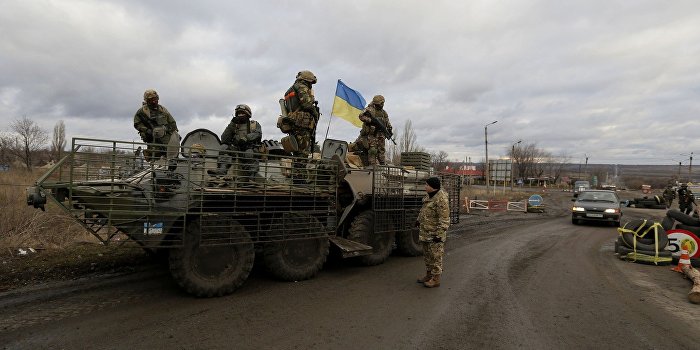На украинском блокпосту автобус с беженцами встретили автоматной очередью На украинском блокпосту автобус с беженцами встретили автоматной очередью