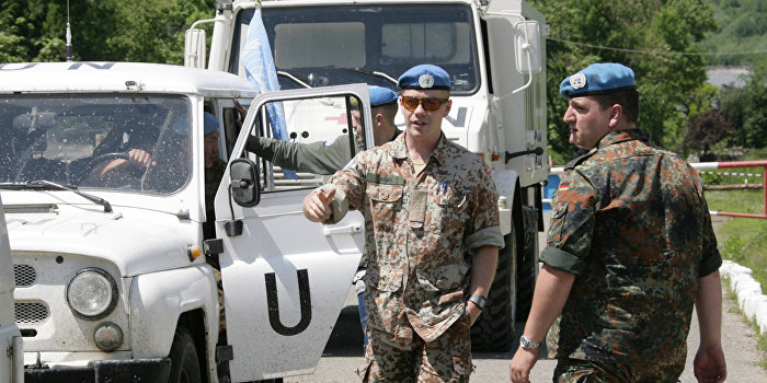 Украина одновременно просит у Запада оружие и миротворцев Украина одновременно просит у Запада оружие и миротворцев
