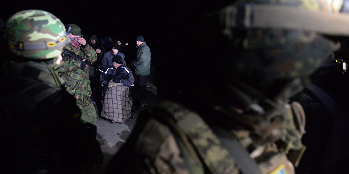 В Донбассе состоялся обмен пленными: 139 силовиков на 52 ополченца В Донбассе состоялся обмен пленными: 139 силовиков на 52 ополченца
