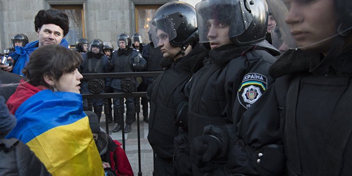 В Киеве проходит митинг с требованием независимости регионов В Киеве проходит митинг с требованием независимости регионов