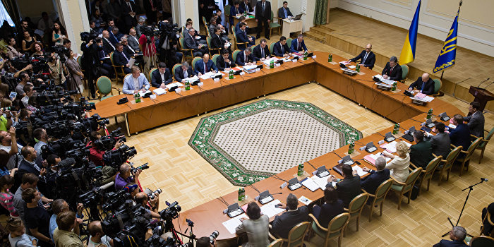 Bloomberg: Лишь списание внешнего долга может спасти Украину Bloomberg: Лишь списание внешнего долга может спасти Украину