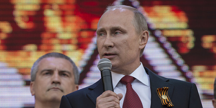 Путин: Мы не могли бросить крымчан под «каток националистов» Путин: Мы не могли бросить крымчан под «каток националистов»