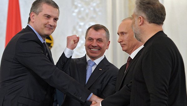Путин: Мы не могли бросить крымчан под «каток националистов» Путин: Мы не могли бросить крымчан под «каток националистов»