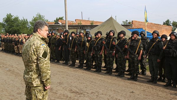 Порошенко одобрил ввод иностранных войск на Украину Порошенко одобрил ввод иностранных войск на Украину