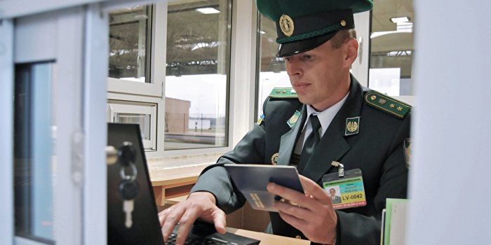 Киев запретил крымчанам пересекать украинскую границу по паспорту РФ Киев запретил крымчанам пересекать украинскую границу по паспорту РФ
