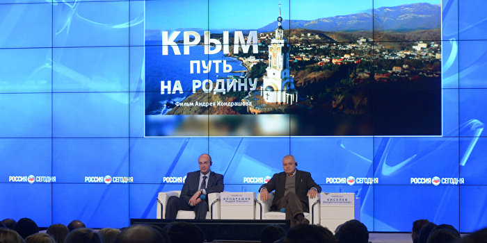 Киселев: Спецслужбы США руководили украинскими националистами в Крыму Киселев: Спецслужбы США руководили украинскими националистами в Крыму