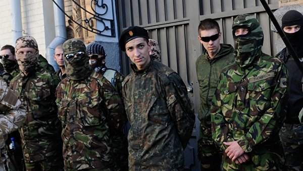 Украинские радикалы вербуют подростков для участия в «АТО» Украинские радикалы вербуют подростков для участия в «АТО»