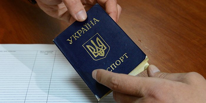 Паспорта украинцев заменят на пластиковые карточки Паспорта украинцев заменят на пластиковые карточки