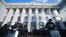 Здание Верховной Рады окружили бронированными «КрАЗами»