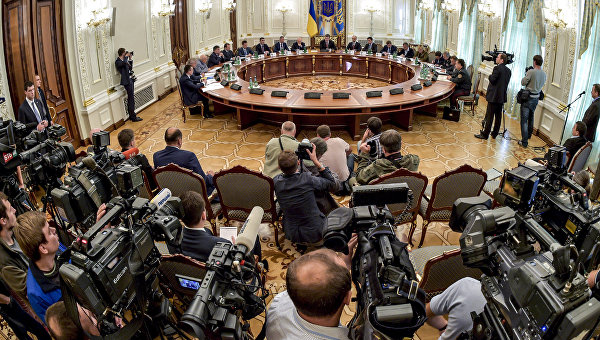 Яценюк: Украинские СМИ далеки от независимости Яценюк: Украинские СМИ далеки от независимости