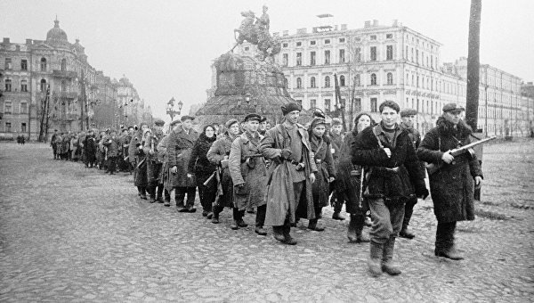 «Немцы были такие же пацаны, как и мы. А мы их убивали, и они нас» «Немцы были такие же пацаны, как и мы. А мы их убивали, и они нас»
