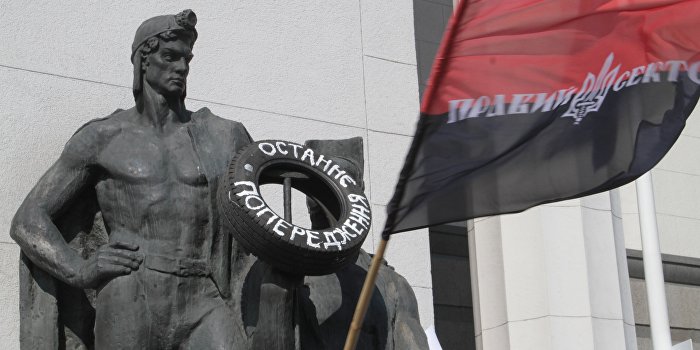 «Правый сектор» пикетирует здание Верховной Рады «Правый сектор» пикетирует здание Верховной Рады