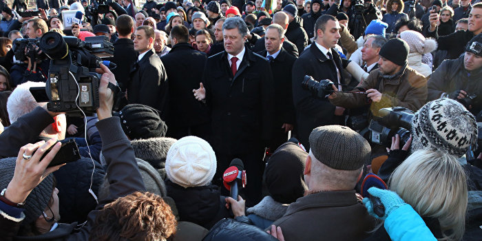 Одесситы встретили Порошенко криками «Фашизм не пройдет!» Одесситы встретили Порошенко криками «Фашизм не пройдет!»