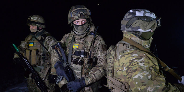 В Песках произошло противостояние украинских военных и батальона «ОУН» В Песках произошло противостояние украинских военных и батальона «ОУН»