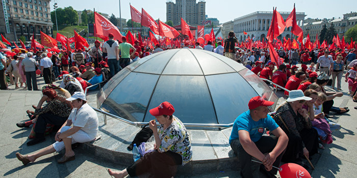 «Компартия Украины превратилась в левое крыло «Партии регионов» «Компартия Украины превратилась в левое крыло «Партии регионов»