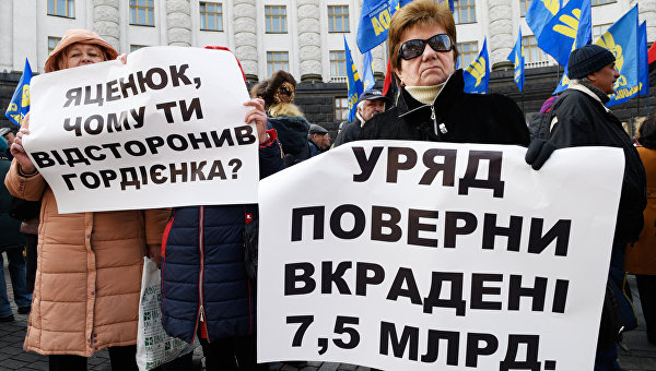 Политолог: Украинский кабмин ведет страну к уничтожению Политолог: Украинский кабмин ведет страну к уничтожению